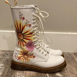 Doc Dr Martens Retro Flower Burst 14-eye Boots US7